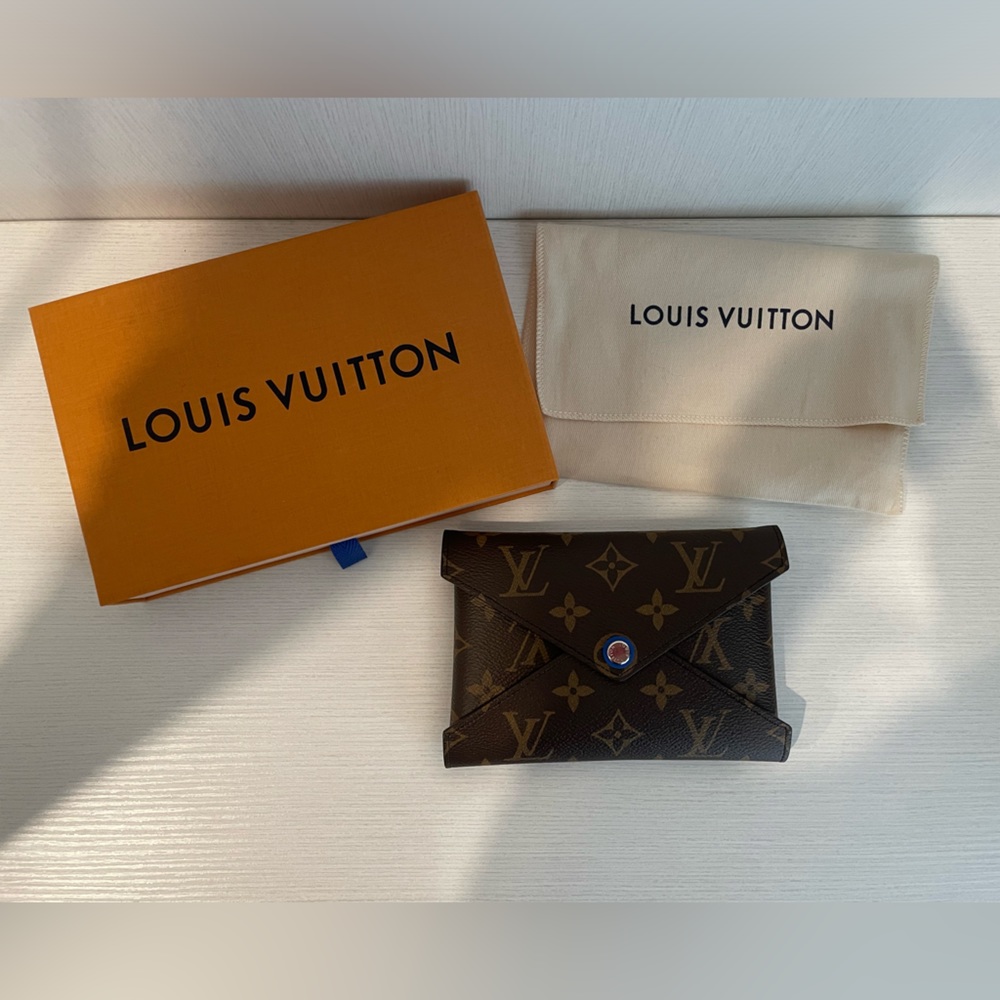 Louis Vuitton envelope travel pouch w/ box and dust bag